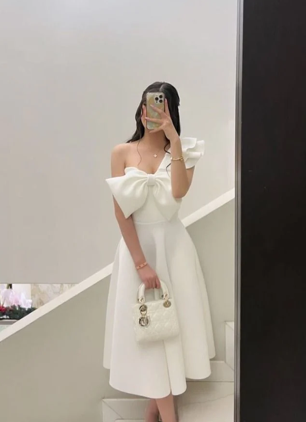 Robe de soirée blanche élégante à une épaule et nœud papillon fg7308