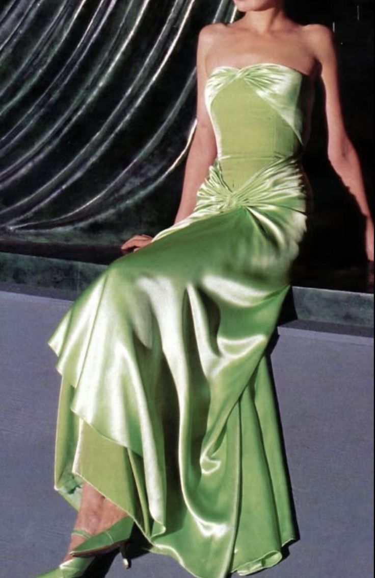 Robe de soirée longue en satin vert, style vintage, sans bretelles, fg7140