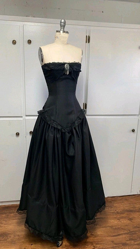 Schwarzes trägerloses Vintage-Abendkleid mit langem Ballkleid fg7124