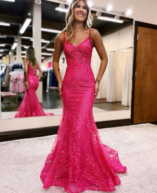 ROBE DE SOIRÉE SIRÈNE À DÉCOLLETÉ EN V PROFOND ET BRETELLES SPAGHETTIS fg6304