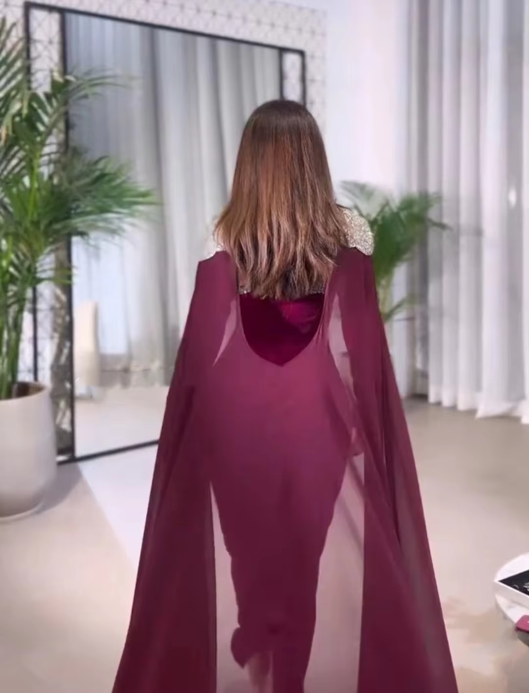 Elegante Ballkleider aus dem Nahen Osten mit Chiffon-Cape, Spaghettiträgern, langen Ärmeln, Abendkleider, Partykleid für formelle Anlässe, fg6411