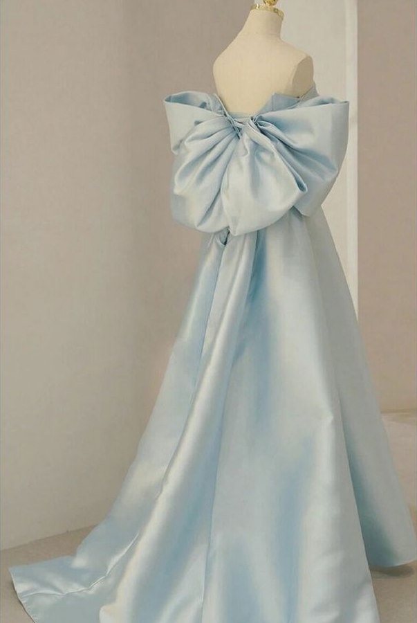 Robe de bal longue en satin bleu ciel avec gros nœud dans le dos fg7997