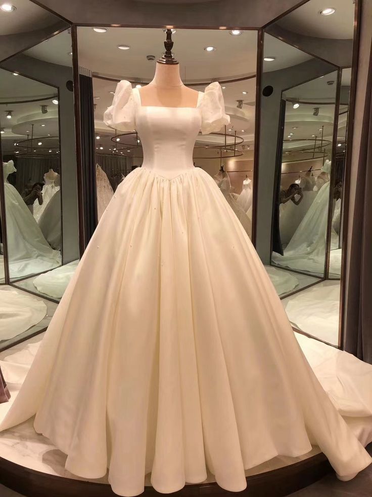 Robe de mariée en satin à décolleté plongeant et manches bouffantes, robe de mariée vintage fg7274