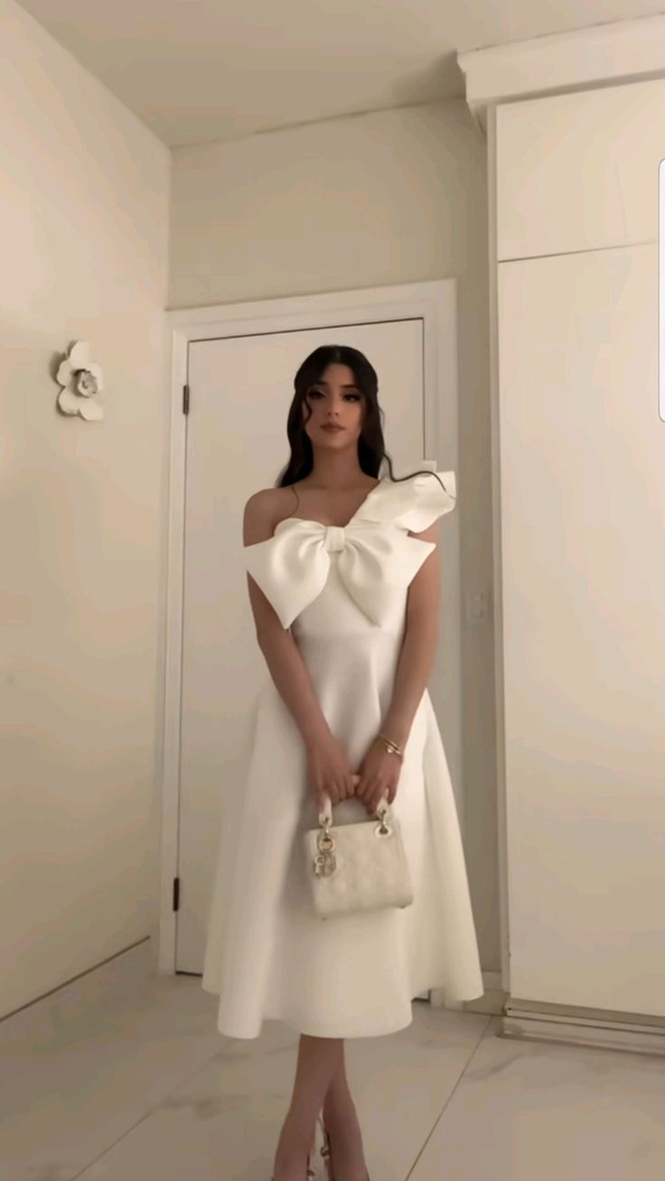 Robe de soirée blanche élégante à une épaule et nœud papillon fg7308