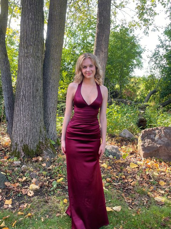 burgundy dress for party Chic Off-the-shoulder Shining Sequined Long Prom Gowns with Fur highlighting feminine morbidezza and grace Tips Simple Burgundy V Neck Long
