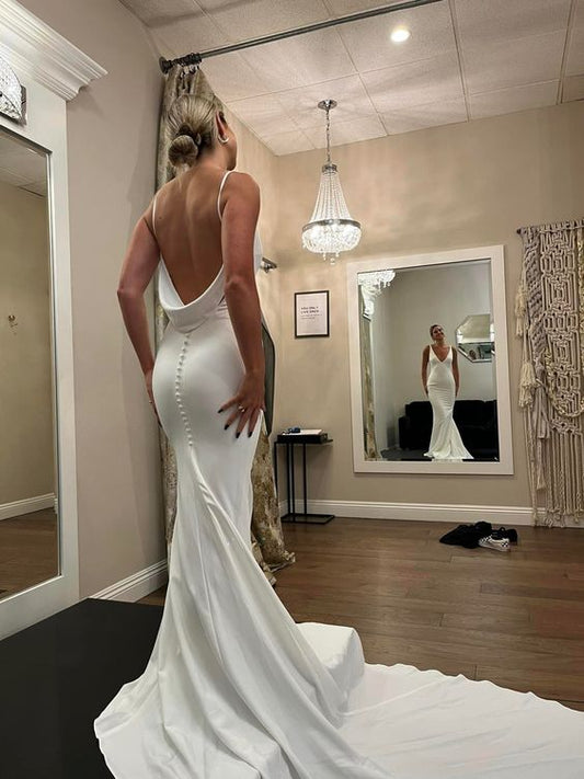 Robe de mariée sirène blanche sans manches à col en V et bretelles spaghetti, dos nu, fg6335
