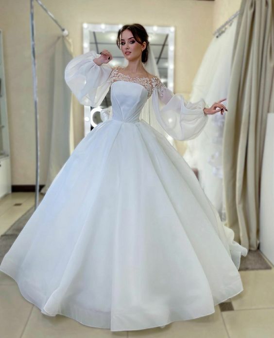 Hochwertige Brautkleider Langarm Applikationen Spitzenkleid Hochzeitskleid fg6320
