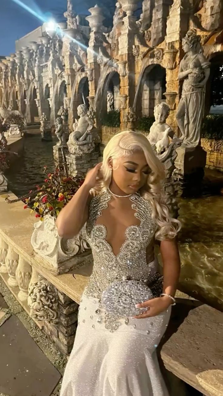 Robe de soirée longue argentée style sirène ornée de perles fg7518