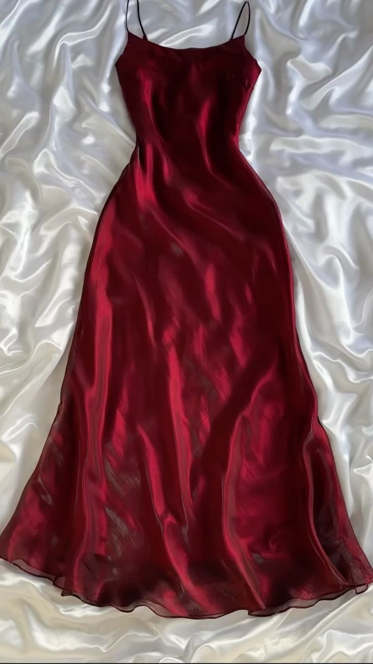 Robe de bal bordeaux à bretelles spaghetti fg6351