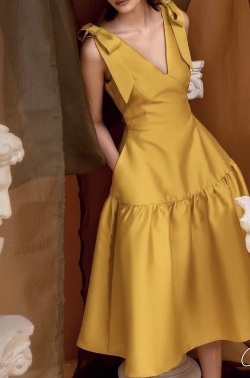 Robe de bal simple et élégante, col en V, bretelles et volants, fg6114