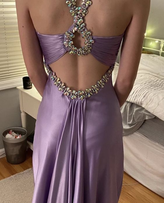 Robe de soirée longue en satin violet glamour ornée de perles fg6715