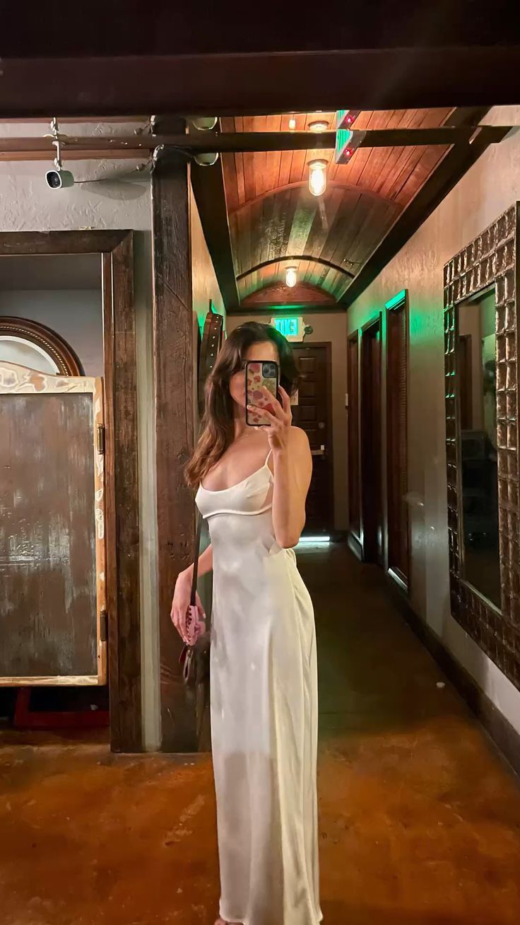 Robe de bal longue en satin à bretelles spaghetti sans manches, coupe trapèze, fg6699