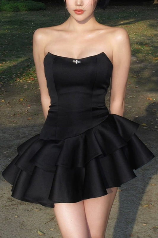 Robe de bal courte bustier chic en satin noir, robe de soirée noire à superpositions, robe de soirée courte noire fg6111
