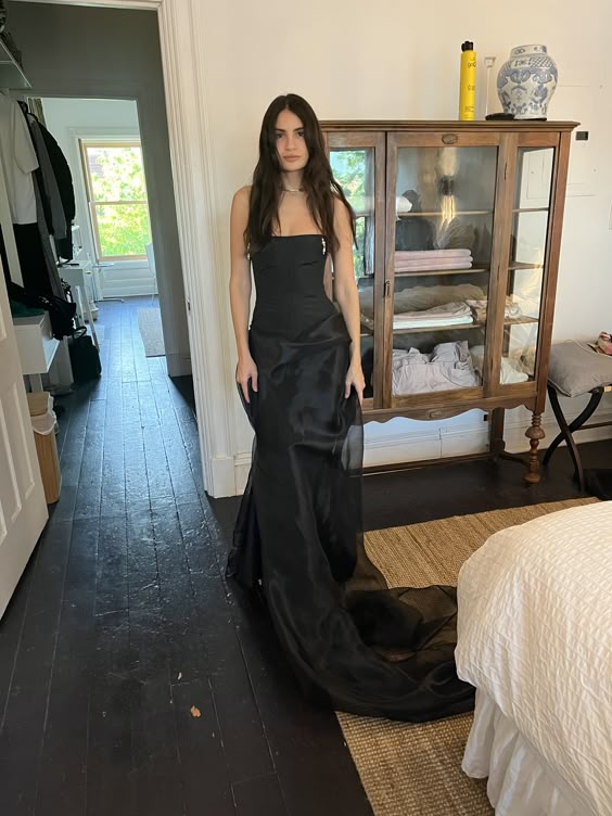 how to take in a formal dress The Ultimate Formal Dress For Women Packing Guide: What Would You Take