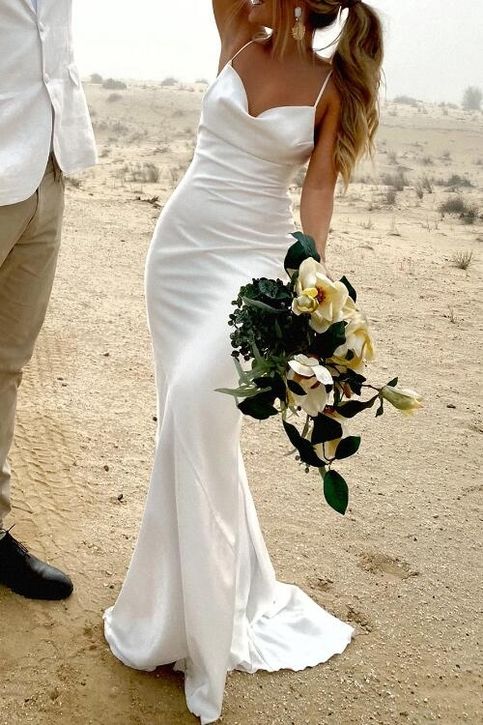 Robe de mariée longue et simple à fines bretelles fg6340