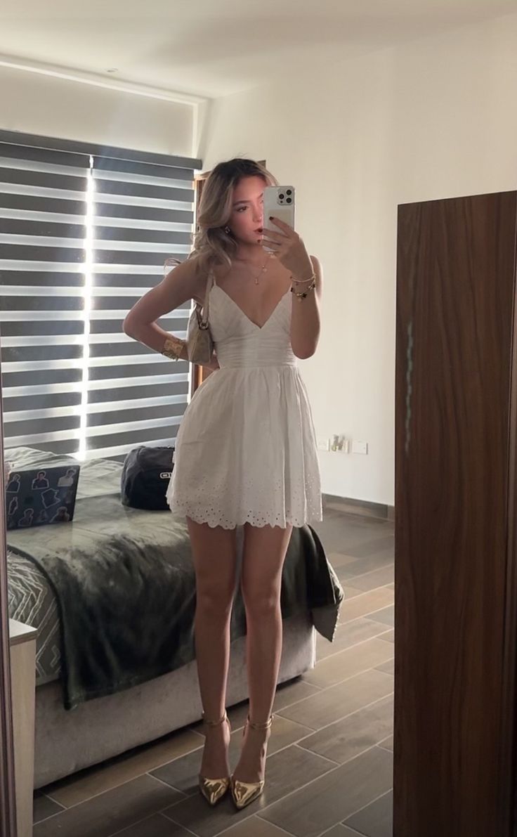 Robe de soirée courte blanche à col en V et coupe trapèze, tenue d'anniversaire, robe de soirée courte, robe de bal fg8059
