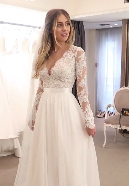 Robe de mariée princesse trapèze à manches longues et col en V avec appliques fg6605