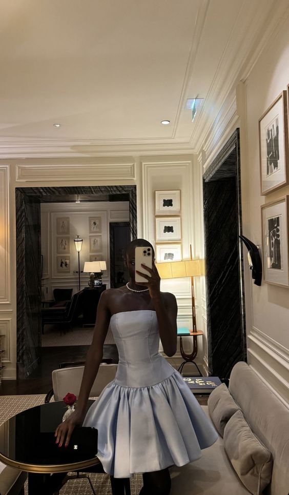 Robe de cocktail courte bleu clair sans bretelles, coupe trapèze, à volants, fg6437