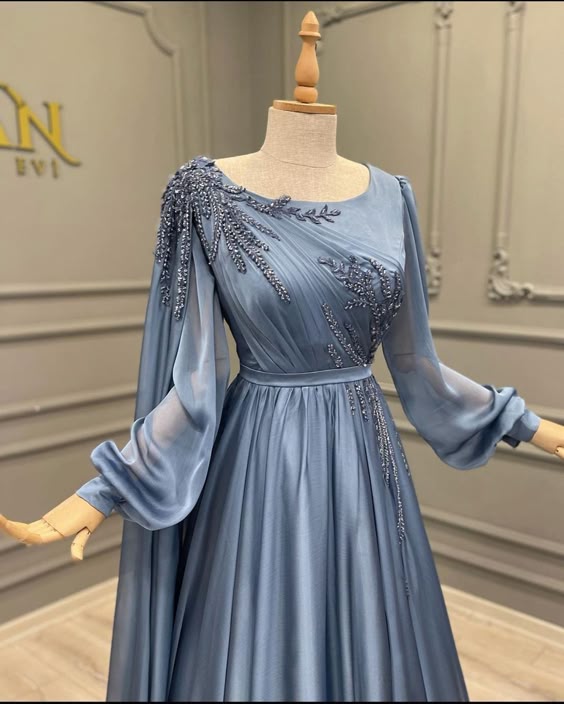 Elegantes blaues Chiffonkleid mit verzierten Ärmeln Abendkleid fg6652