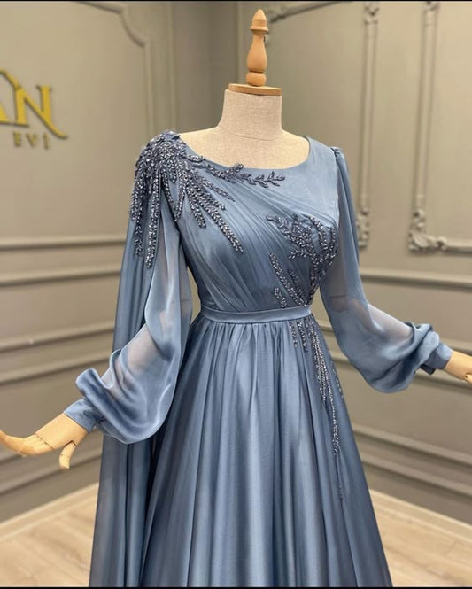 Robe de soirée élégante en mousseline bleue avec manches ornées fg6652