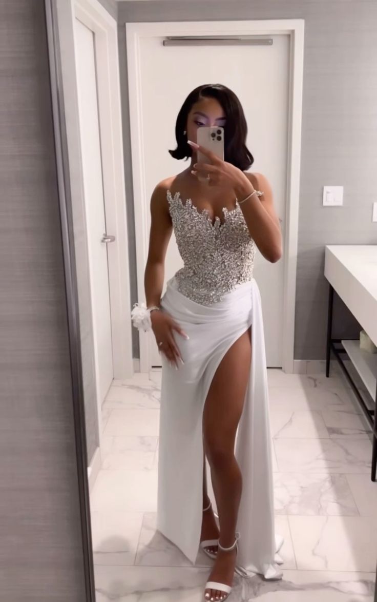 Superbe robe de bal longue blanche coupe trapèze avec fente fg6776