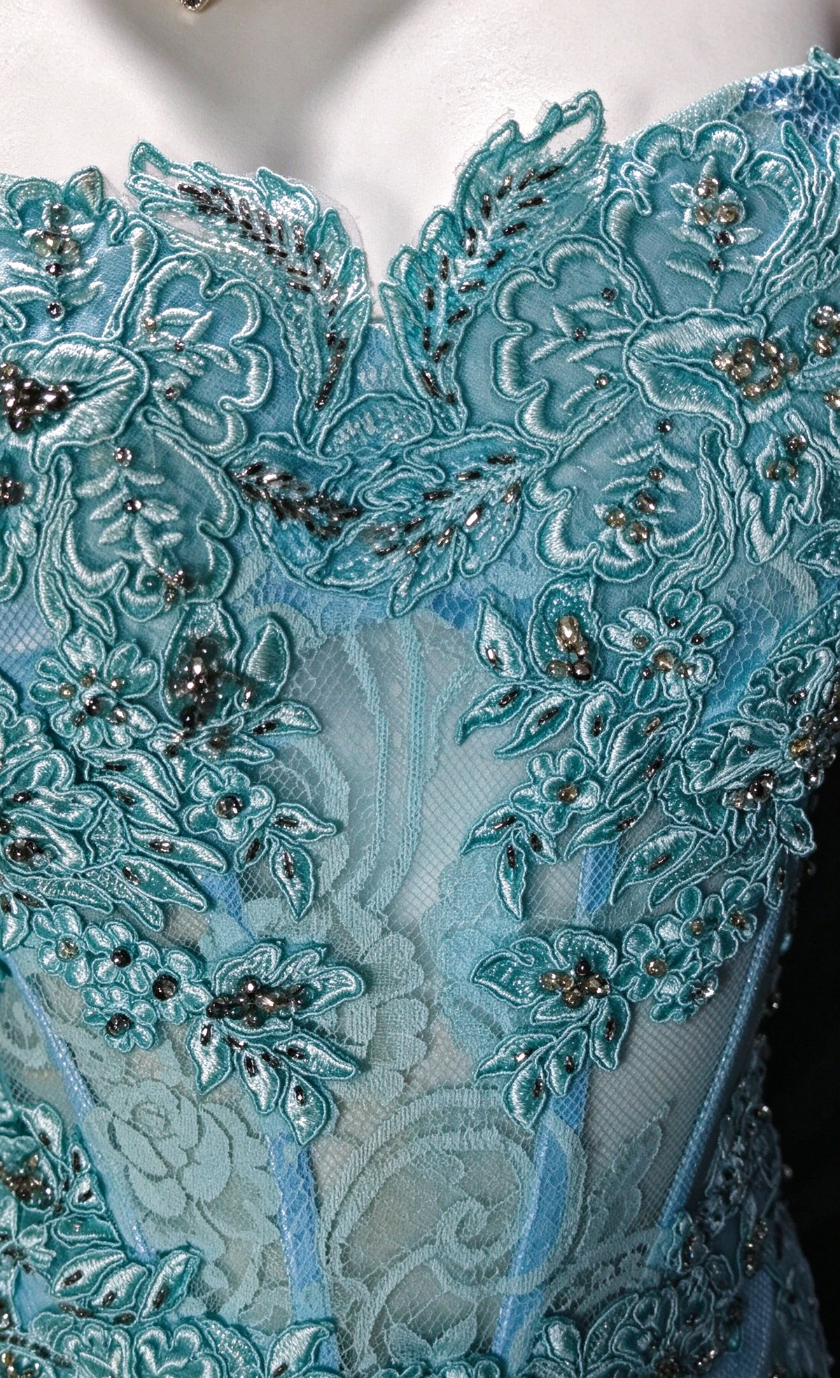 Strapless Sweetheart Sheer Corset Chiffon Overskirt Evening Gown with Beaded Lace Appliqués fg8945
