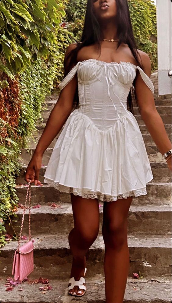 Robe de soirée courte à épaules dénudées fg5347