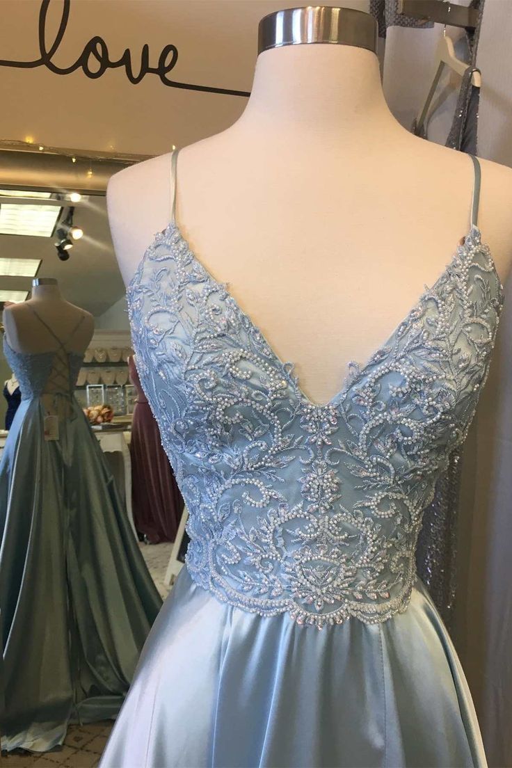 Robe de bal trapèze bleu clair en dentelle avec dos lacé et fente fg3632