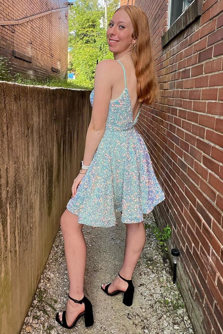 Robe de soirée bleu clair à paillettes, coupe trapèze et dos nu, fg3836
