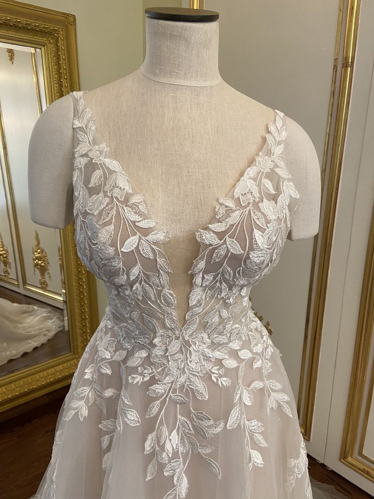 Robe de mariée longue romantique en dentelle coupe A fg3523