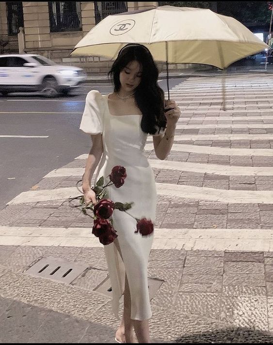 Elfenbeinfarbenes Ballkleid mit Schlitz fg3438