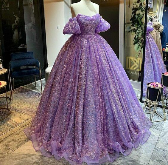 gaun dress party wear Emerald Green Long Tail Sweetheart Trendy Ball Gown 40 The fitted bodice and flared skirt flatters your figure Party Wear Gown