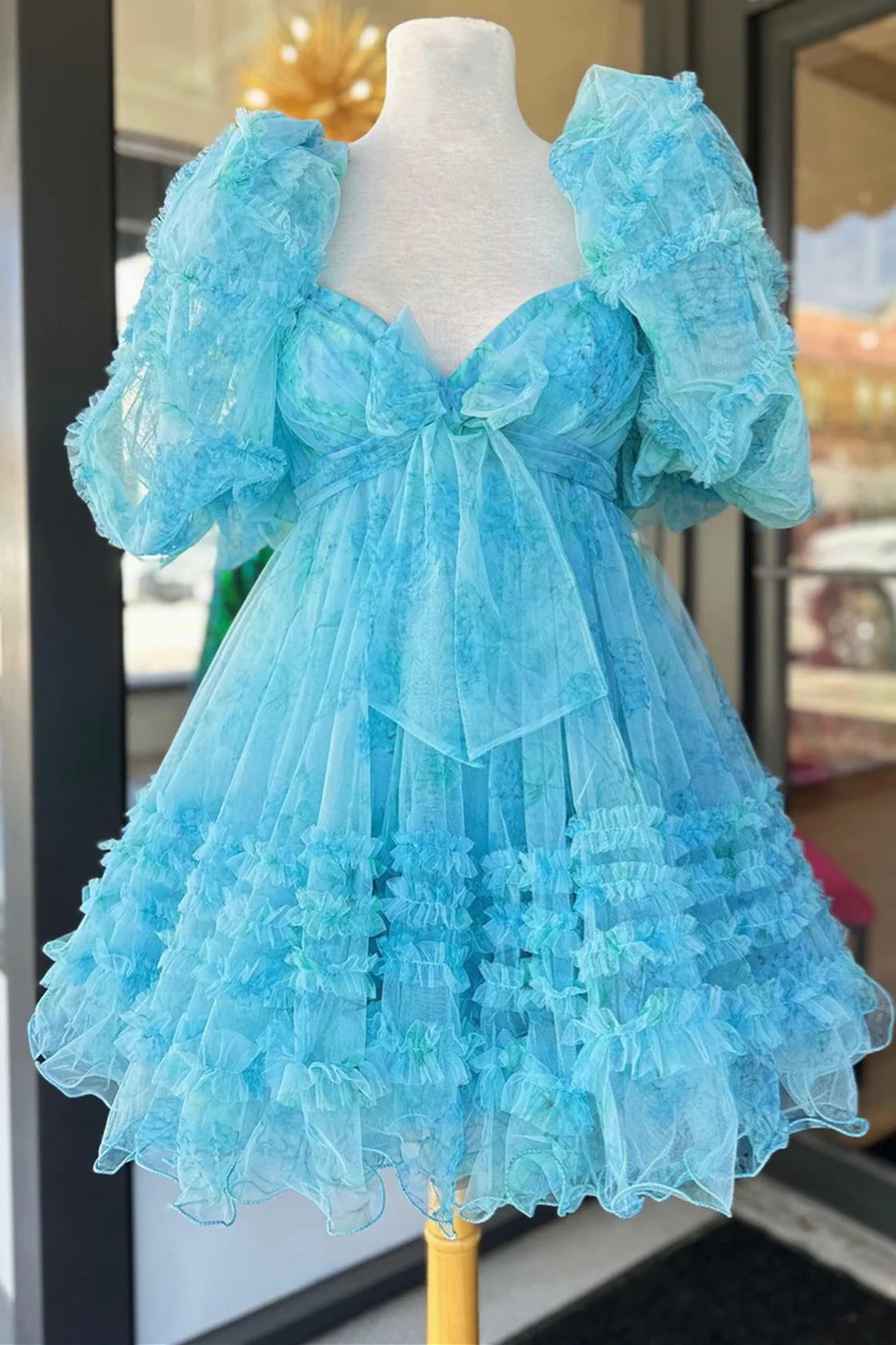 Robe de soirée courte bleue à imprimé floral et manches ballon fg3590