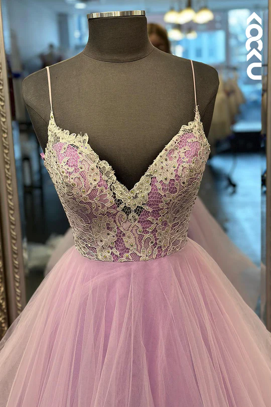 Robe de bal trapèze sans manches en tulle avec bretelles et appliques fg4591