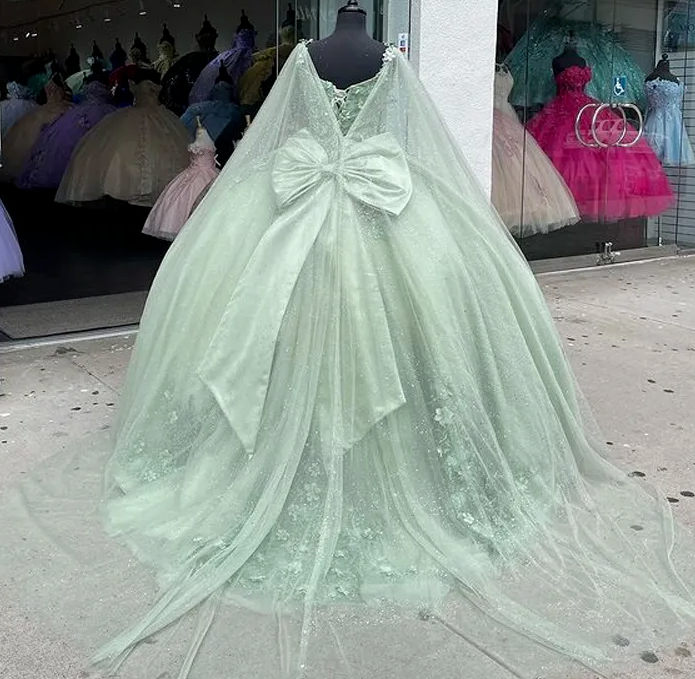 Salbeigrün Glänzendes Schatz Quinceanera-Kleid mit Umhang Sweet 16 Kleider Ballkleid Applique Tüll Geburtstagskleider fg4540