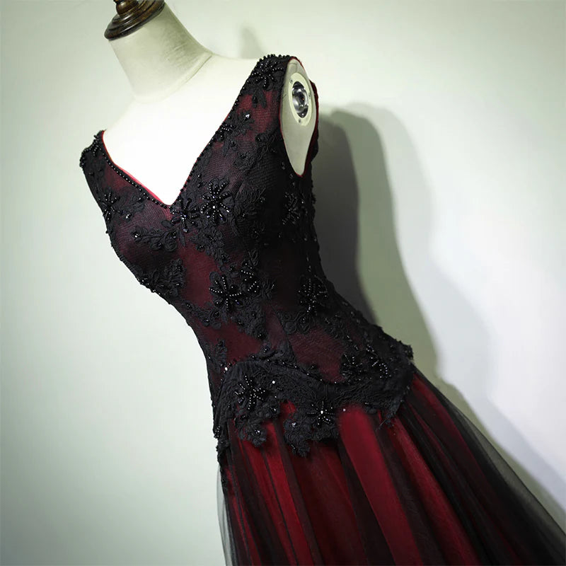 Superbe robe de bal longue en tulle noir et rouge à décolleté en V et perles, fg1880