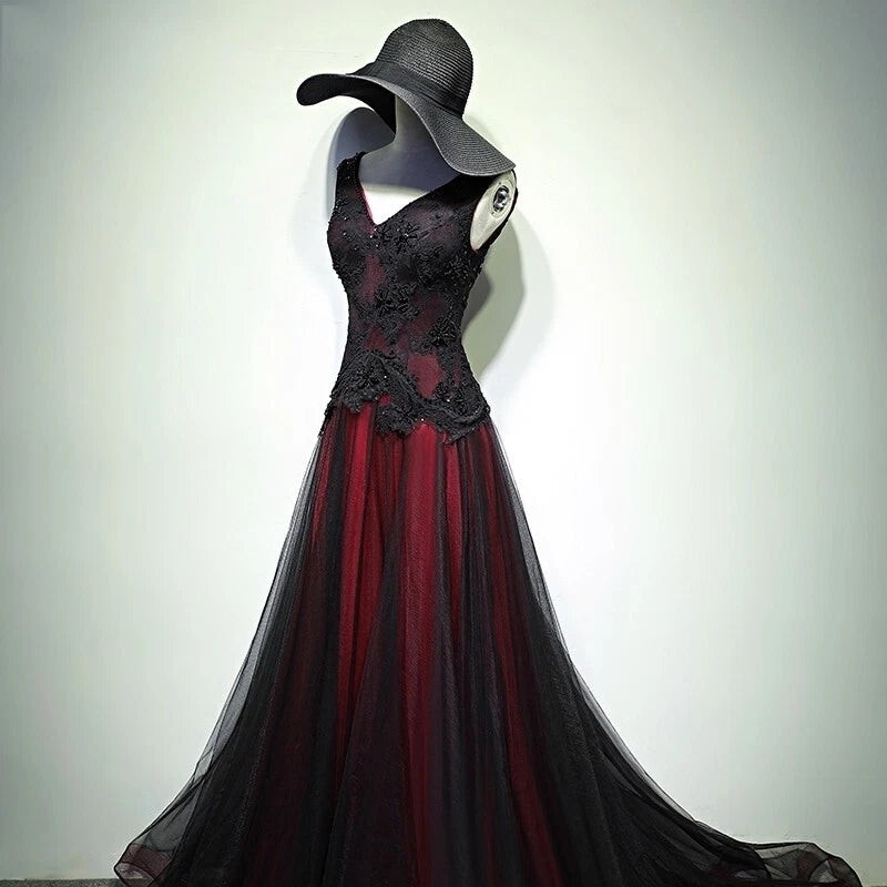 Superbe robe de bal longue en tulle noir et rouge à décolleté en V et perles, fg1880