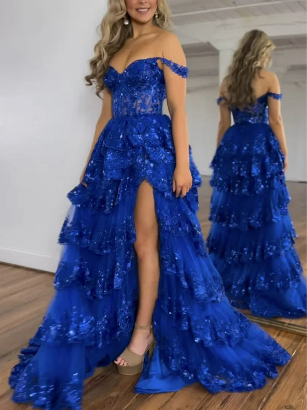Schulterfreies, mehrlagiges, marineblaues, langes Ballkleid aus Spitze mit Schlitz, schulterfreies, marineblaues Abendkleid fg4837