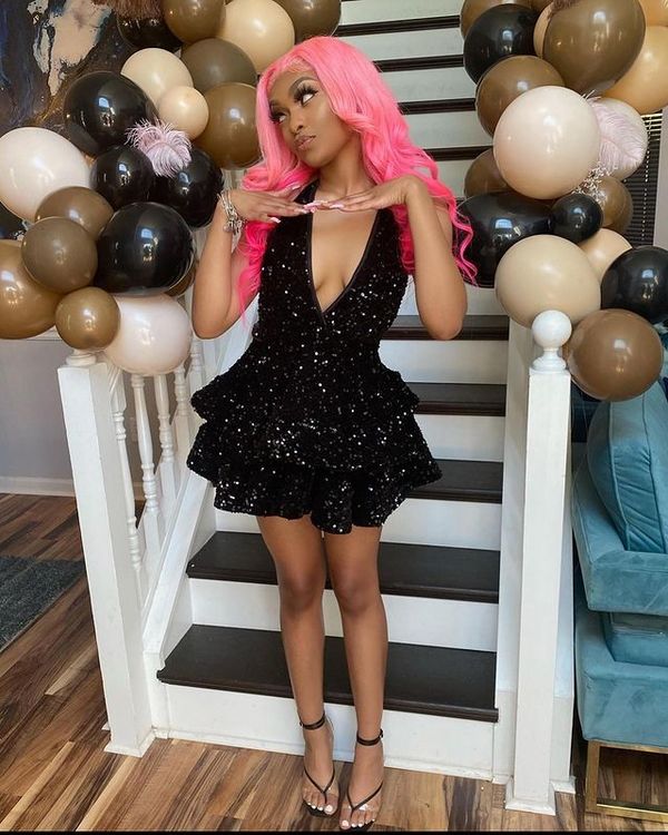 Sexy schwarze funkelnde kurze Cocktailkleider mit offenem Rücken, gestuftem Pailletten-Abschlusskleid für Partys und Abende fg2932