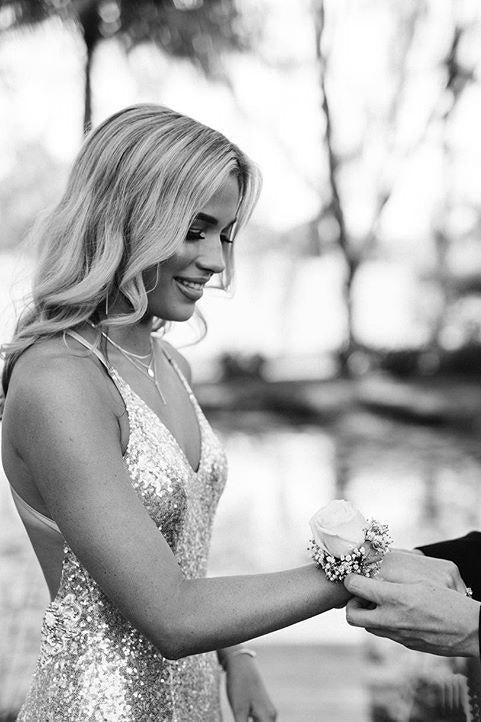 Silver Sequins V Neck Backless Prom Dress with A Sweep Train fg3113