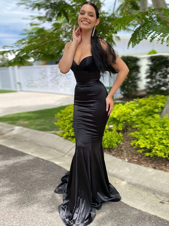 Robe fourreau en satin tissé élastique, froncée, décolleté en cœur, sans manches, traîne courte fg2367