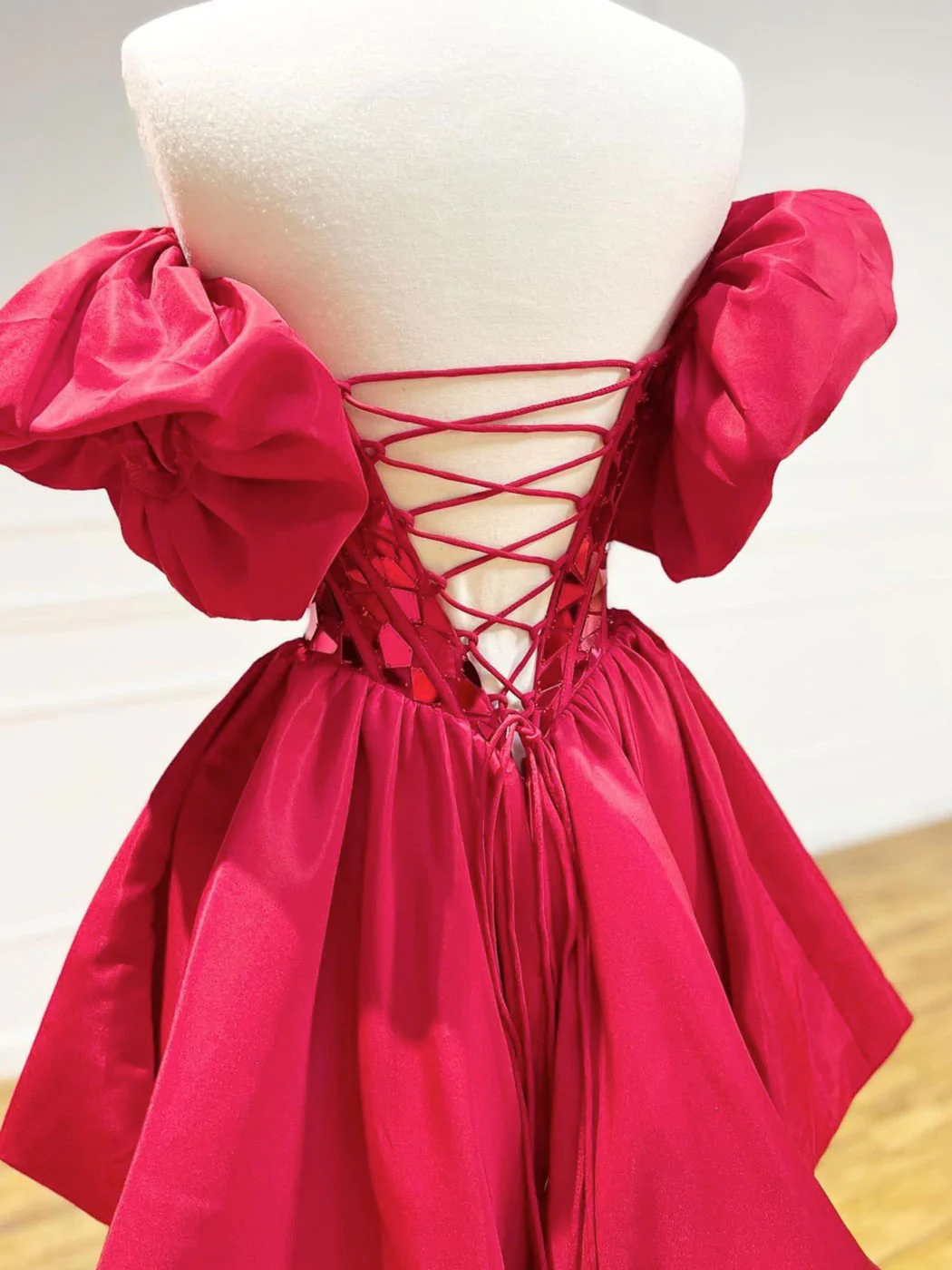 Robe de bal courte en satin rouge, mini/courte, robe de soirée courte fg2231