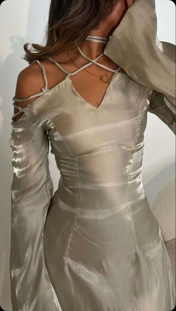 Robe de bal gris argenté, élégante robe de soirée moderne à lacets, manches évasées et col en V, fg6554