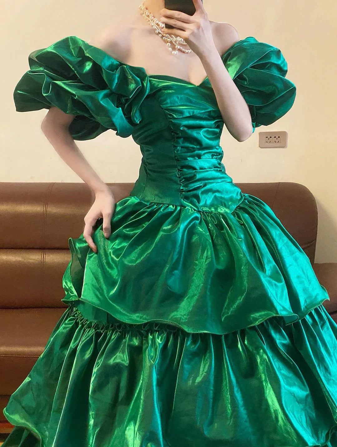 Emerald Green Off Shoulder Long Prom Dresses Vintage Formal Evening Dr formalgowns Emerald Green Off Shoulder Long Prom Dresses Vintage Formal Evening Dr formalgowns