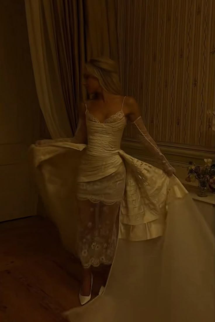 Elegant Spaghetti Strap Satin Lace Wedding Dress Bridal Gown   fg7551