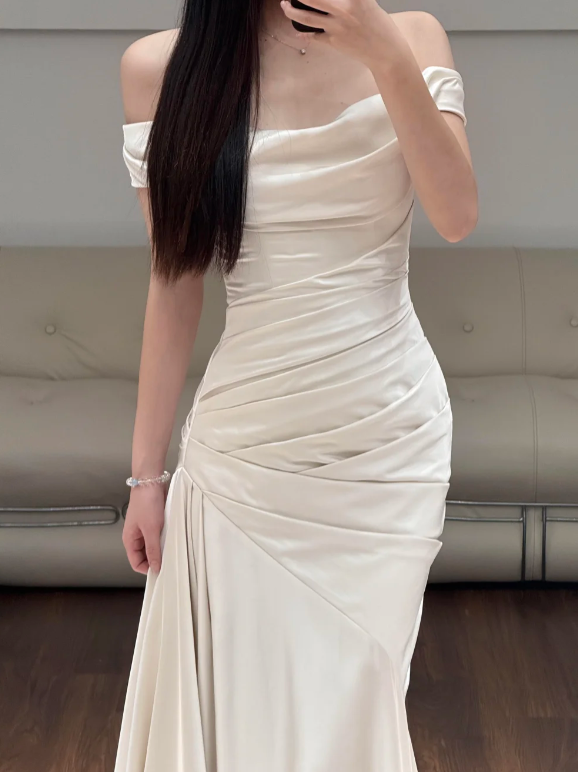 Off The Shoulder Elegant Ivory Wedding Dress With Train Satin Evening Dress  fg8675
