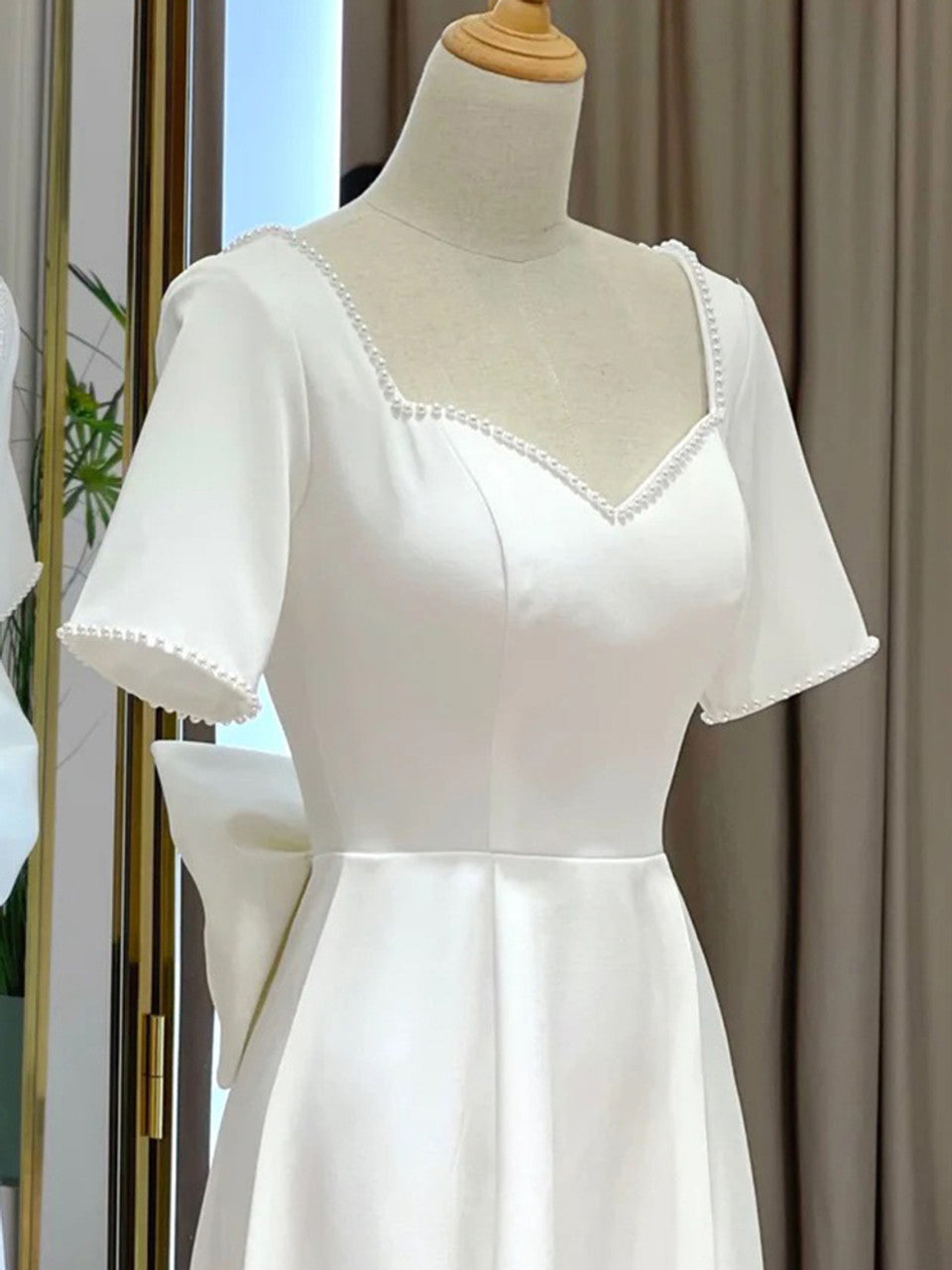 White Satin Short Sleeve Short Wedding Dress      fg4074
