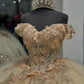 Champagner Off-the-Shoulder Ballkleid Applique Quinceanera Kleid mit Schleppe fg8023