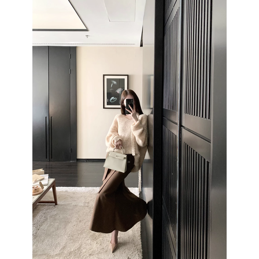 High-waisted, hip-covering, slimming fishtail midi skirt  A141