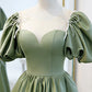 Robe de bal courte en satin vert coupe trapèze à manches bouffantes, robe de soirée courte verte fg3728